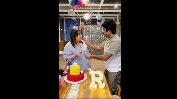 ಮನೆಯಲ್ಲಿಯೇ ಕೇಕ್ ತಯಾರಿಸಿ ಸಂಭ್ರಮಿಸಿದ ಪ್ರೇಮ್ & ಟೀಂ: ಹ್ಯಾಪಿ ಬರ್ಥಡೇ ಕ್ರೇಜಿ ಕ್ವೀನ್