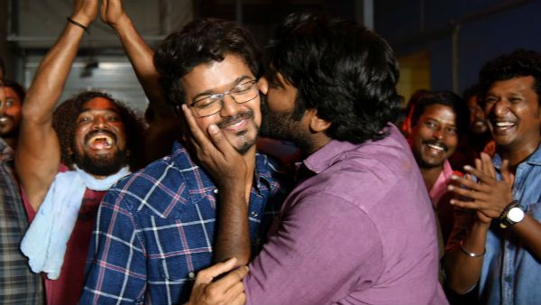 ವಿಜಯ್ ದಳಪತಿಗೆ ವಿಜಯ್ ಸೇತುಪತಿ ಕಿಸ್: ವೈರಲ್ ಆಯ್ತು ಫೋಟೊ