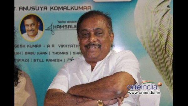 ಸಲಿಕೆ ಹಿಡಿದು ರಸ್ತೆ ರಿಪೇರಿ ಮಾಡಿದ ನಾದಬ್ರಹ್ಮ ಹಂಸಲೇಖ