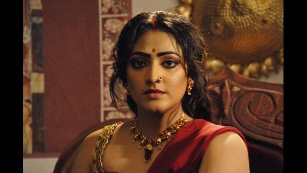 ರಾಜಕೀಯ ರಂಗಕ್ಕೆ ಇಳಿಯುತ್ತಾರಾ 'ನೀರ್ ದೋಸೆ' ಬೆಡಗಿ ಹರಿಪ್ರಿಯಾ?