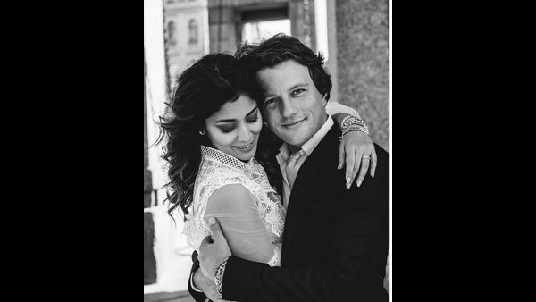 ಕೊರೊನಾದಿಂದ ತಪ್ಪಿಸಿಕೊಂಡ ಪತಿಯ ಹುಟ್ಟುಹಬ್ಬ ಆಚರಿಸಿದ ಶ್ರೀಯಾ ಸರಣ್