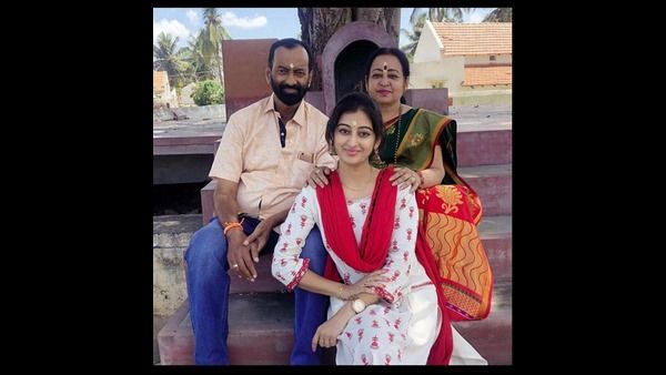 ನಟಿ ತೇಜಸ್ವಿನಿ ಪ್ರಕಾಶ್ ತಂದೆ ಅನಾರೋಗ್ಯದಿಂದ ನಿಧನ