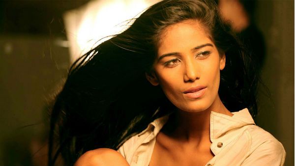 ಲಾಕ್ ಡೌನ್ ನಿಯಮ ಉಲ್ಲಂಘನೆ: ನಟಿ ಪೂನಂ ಪಾಂಡೆ ಬಂಧನ