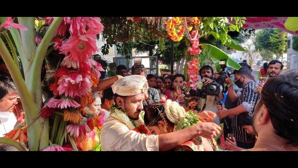 ಸರಳ ಮದುವೆ ಮೂಲಕ ಹೊಸ ಬಾಳಿಗೆ ಕಾಲಿಟ್ಟ 'ಅದ್ಧೂರಿ' ನಿರ್ದೇಶಕ ಎ.ಪಿ. ಅರ್ಜುನ್: ಫೋಟೊಗಳು