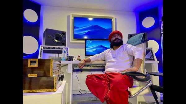 ಇವರ್ಯಾರೋ ಹೊಸ ಸ್ವಾಮೀಜಿ ಅಂತ ಕನ್ಫೂಸ್ ಆಗ್ಬೇಡಿ, ಹೊಸ ಗೆಟಪ್ ಅಷ್ಟೇ