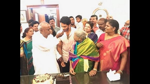 ಪ್ರಧಾನಿಯಾಗಿ ತಾತನ ಸಾಧನೆಗಳನ್ನು ಬಣ್ಣಿಸಿದ ನಟ ನಿಖಿಲ್ ಕುಮಾರಸ್ವಾಮಿ