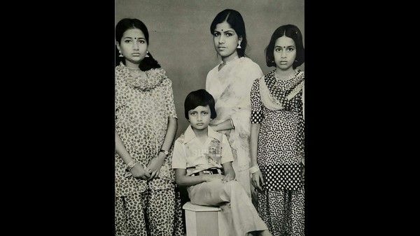 ಆ ದಿನಗಳನ್ನು ಮಿಸ್ ಮಾಡಿಕೊಳ್ಳುತ್ತಿದ್ದೇನೆ: ಅಪರೂಪದ ಫೋಟೊ ಹಂಚಿಕೊಂಡ ಸುದೀಪ್