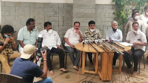 ನಾವೆಲ್ಲರೂ ಜತೆಯಾಗಿದ್ದೇವೆ, ಶೀಘ್ರವೇ ಚಿತ್ರೀಕರಣ ಆರಂಭಿಸುತ್ತೇವೆ: ಶಿವರಾಜ್ ಕುಮಾರ್ ಭರವಸೆ