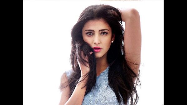 ಚಿನ್ನದ ಮಾಸ್ಕ್ ಧರಿಸಿ ಮಾದಕ ಲುಕ್‌ ಕೊಟ್ಟ ನಟಿ ಶ್ರುತಿ ಹಾಸನ್