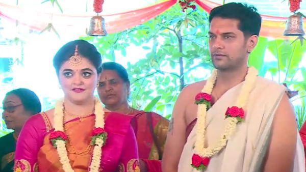 ವರ್ಷಾ ಬೆಳವಾಡಿ ಜೊತೆ ಸಪ್ತಪದಿ ತುಳಿದ ನಟ ವಿನಾಯಕ್ ಜೋಶಿ