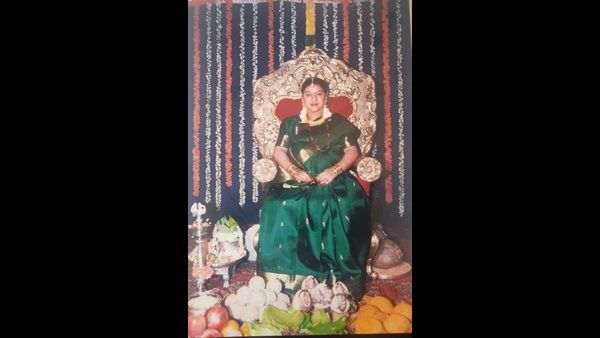 ಅಪರೂಪದ ಫೋಟೊಗಳ ನೆನಪನ್ನು ಹಂಚಿಕೊಂಡ ಮಾಲಾಶ್ರೀ