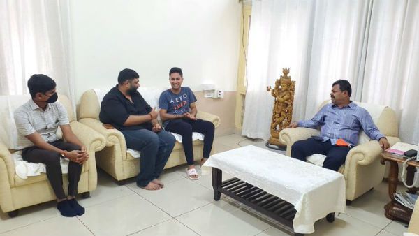 ಮತ್ತೊಬ್ಬ ರಾಜಕಾರಣಿಯ ಪುತ್ರ ಸಿನಿಮಾಕ್ಕೆ? ಅನುಮಾನ ಮೂಡಿಸಿದ ನಿರ್ದೇಶಕನ ಭೇಟಿ