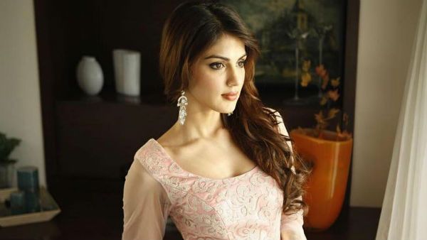 'ಸುಶಾಂತ್ ಸಾವಿಗೆ ನಾನೆ ಕಾರಣ ಎಂದು ಮಾಧ್ಯಮಗಳು ಬಿಂಬಿಸುತ್ತಿವೆ': ಮತ್ತೆ ಸುಪ್ರಿಂ ಕೋರ್ಟ್ ಮೆಟ್ಟಿಲೇರಿದ ರಿಯಾ