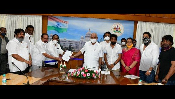 ಸಿಎಂ ಭೇಟಿ ಮಾಡಿದ ಶಿವರಾಜ್ ಕುಮಾರ್ ನಿಯೋಗ: ಅಕ್ಟೋಬರ್ 1 ರಿಂದ ಚಿತ್ರಮಂದಿರ ಓಪನ್!