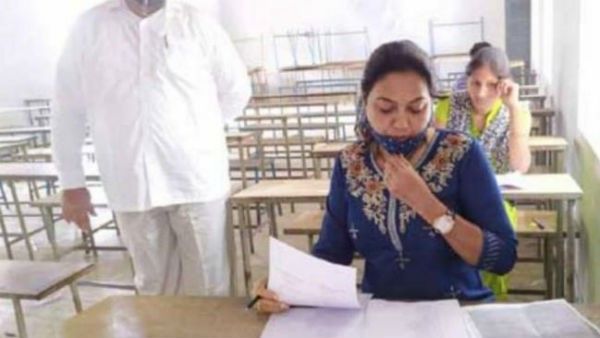 53ನೇ ವಯಸ್ಸಿನಲ್ಲಿ ಡಿಗ್ರಿ ಪರೀಕ್ಷೆ ಬರೆದ ಖ್ಯಾತ ನಟಿ, ಫೋಟೋ ವೈರಲ್