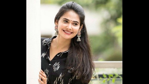 'ನಿಮ್ಮ ಪ್ರೀತಿ ಸಾಬೀತು ಪಡಿಸಲು ಬಟ್ಟೆ ಬಿಚ್ಚಬೇಡಿ'- ನಟಿ ಕಾವ್ಯಗೌಡ