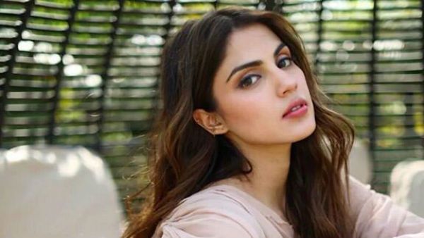 ಸುಶಾಂತ್ ಪ್ರೇಯಸಿ ರಿಯಾ ಚಕ್ರವರ್ತಿ ಕುರಿತು ಸಿದ್ಧವಾಗುತ್ತಿದೆ ಬಯೋಪಿಕ್