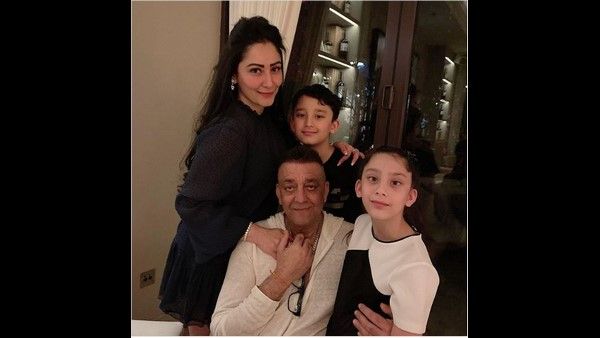 ತಿಂಗಳ ಬಳಿಕ ಮಕ್ಕಳನ್ನು ಭೇಟಿಯಾದ ಸಂತಸದಲ್ಲಿ ನಟ ಸಂಜಯ್ ದತ್