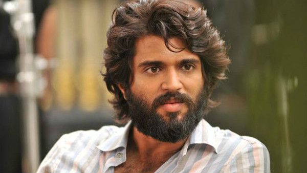 ವಿಜಯ್ ದೇವರಕೊಂಡ ಹೆಸರಿನಲ್ಲಿ ಯುವ ನಟಿಯರಿಗೆ ಮೋಸ: ಎಚ್ಚರಿಕೆ ನೀಡಿದ ನಟ