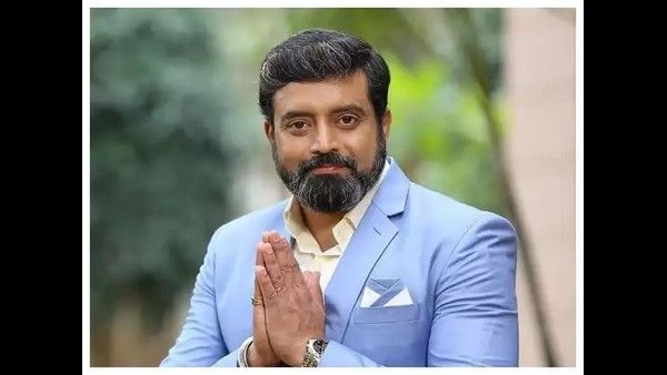 ಸಂಸದನ ಜೊತೆ ಚಿತ್ರ, ನೆಟ್ಟಿಗರಿಂದ ನೆಗೆಟಿವ್ ಕಮೆಂಟ್: ಸ್ಪಷ್ಟನೆ ಕೊಟ್ಟ ಅನಿರುದ್ಧ