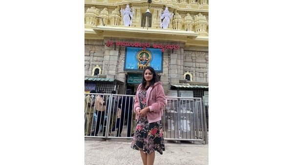 ಚಾಮುಂಡೇಶ್ವರಿ ತಾಯಿಯ ಆಶೀರ್ವಾದ ಪಡೆದ ನಟಿ ಹರಿಪ್ರಿಯಾ