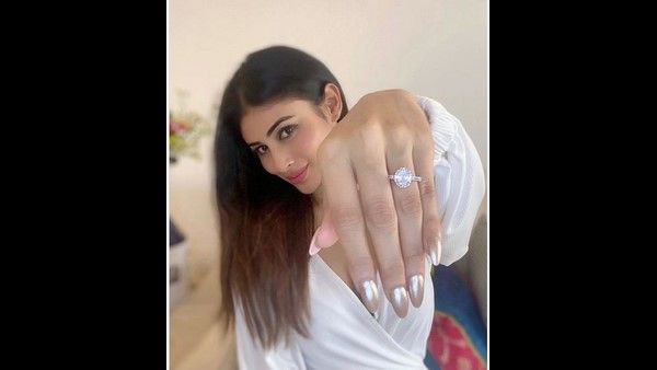 'KGF' ನಟಿಗೆ ಮದುವೆ ಫಿಕ್ಸ್ ಆಯ್ತಾ? ಅನುಮಾನ ಮೂಡಿಸಿದ ಡೈಮಂಡ್ ರಿಂಗ್