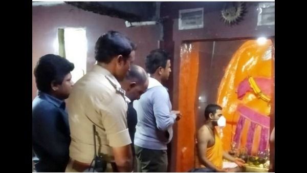 ಅಂಜನಾದ್ರಿ ಬೆಟ್ಟಕ್ಕೆ ಭೇಟಿ ನೀಡಿದ ಪುನೀತ್: ಸೆಲ್ಫಿಗಾಗಿ ಮುಗಿಬಿದ್ದ ಅಭಿಮಾನಿಗಳು