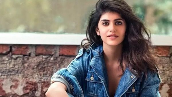 'ಓಂ' ಸಿನಿಮಾದಲ್ಲಿ ಸುಶಾಂತ್ ಸಿಂಗ್ 'ದಿಲ್ ಬೇಚಾರ' ನಾಯಕಿ ಸಂಜನಾ ಸಂಘಿ