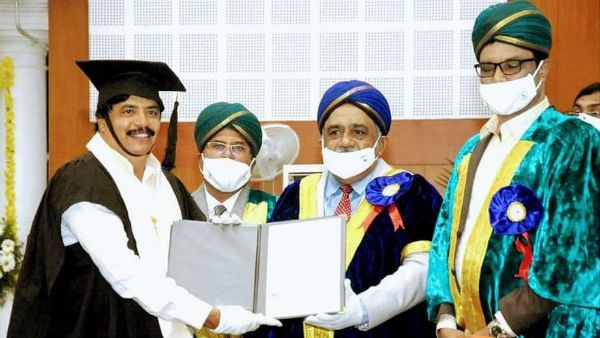 ಮೈಸೂರು ವಿವಿಯಿಂದ ಡಾಕ್ಟರೇಟ್ ಪಡೆದ 'ಅಯೋಗ್ಯ' ನಿರ್ಮಾಪಕ ಚಂದ್ರಶೇಖರ್‌