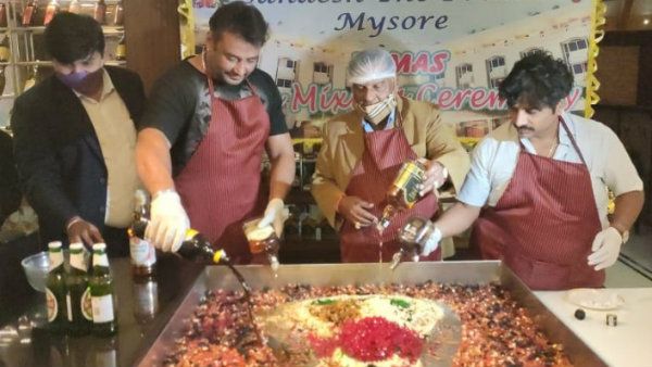 ಕ್ರಿಸ್‌ಮಸ್‌ಗೆ ಮುನ್ನವೇ ಕೇಕ್ ತಯಾರಿಸಿದ ನಟ ದರ್ಶನ್