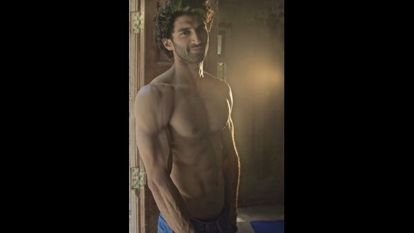 ಆದಿತ್ಯ ರಾಯ್ ಕಪೂರ್ ನಟನೆಯಲ್ಲಿ 'ಓಂ' ಸಿನಿಮಾ ಆರಂಭ