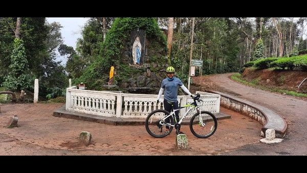 'ಕೇಳಿ ಪ್ರೇಮಿಗಳೇ ಒಬ್ಬಳು ಸುಂದರಿ ಇದ್ದಳು' ಎನ್ನುತಾ 'ತ್ರಿಬಲ್ ರೈಡಿಂಗ್' ಹೊರಟ ಗಣೇಶ್