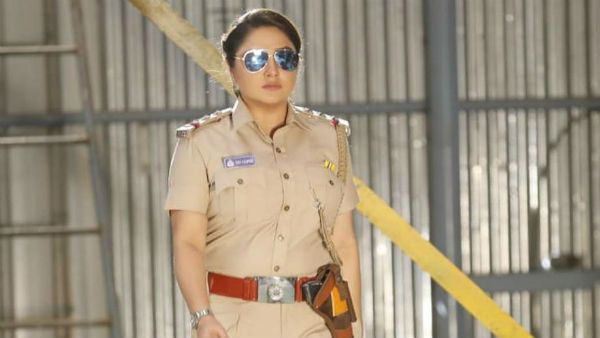 ಪ್ರಿಯಾಂಕಾ ಉಪೇಂದ್ರ ಕೈಯಲ್ಲಿ ಲಾಂಗ್ ಕೊಟ್ಟ ನಿರ್ದೇಶಕ