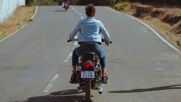 ಹೆಲ್ಮೆಟ್ ಇಲ್ಲದೇ ಬೈಕ್ ರೈಡ್ ಮಾಡಿದ ತಾಪ್ಸಿಗೆ ಬಿತ್ತು ದಂಡ