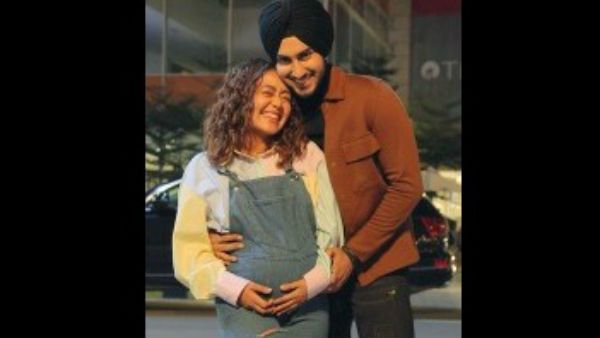 ಗರ್ಭಿಣಿ ಅಲ್ಲ: ಪ್ರಚಾರಕ್ಕೆ ಸುಳ್ಳು ಚಿತ್ರ ಹಂಚಿಕೊಂಡ ಕೆಜಿಎಫ್‌ ಗಾಯಕಿ