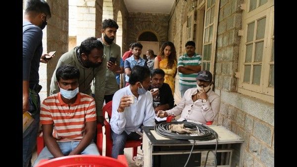 'ಪದವಿ ಪೂರ್ವ' ಚಿತ್ರದ ಸೆಟ್‌ಗೆ ಸರ್ಪ್ರೈಸ್ ಭೇಟಿ ನೀಡಿದ ನಟ ಜಗ್ಗೇಶ್