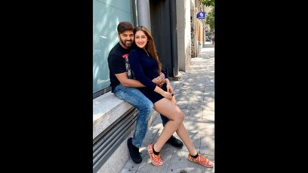 ಹುಟ್ಟುಹಬ್ಬದ ಸಂಭ್ರಮದಲ್ಲಿ ನಟ ಆರ್ಯ; ಪತಿಗೆ ಪ್ರೀತಿಯ ಶುಭಾಶಯ ತಿಳಿಸಿದ 'ಯುವರತ್ನ' ಸುಂದರಿ