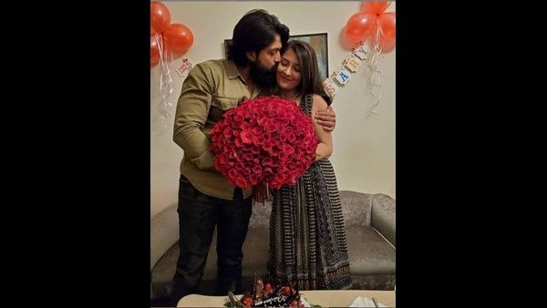 ಮದುವೆ ವಾರ್ಷಿಕೋತ್ಸವ ಸಂಭ್ರಮದ ಫೋಟೋ ಹಂಚಿಕೊಂಡ ನಟಿ ರಾಧಿಕಾ ಪಂಡಿತ್