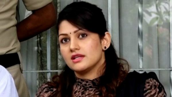 ಸಿಸಿಬಿ ವಿಚಾರಣೆ ಮುಗಿಸಿ ಮೈಸೂರಿನತ್ತ ಪ್ರಯಾಣ ಬೆಳೆಸಿದ ರಾಧಿಕಾ ಕುಮಾರಸ್ವಾಮಿ