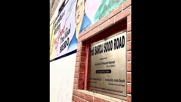 ಹುಟ್ಟೂರಿನ ರಸ್ತೆಗೆ ತಾಯಿಯ ಹೆಸರು: ಭಾವುಕರಾದ ಸೋನು ಸೂದ್