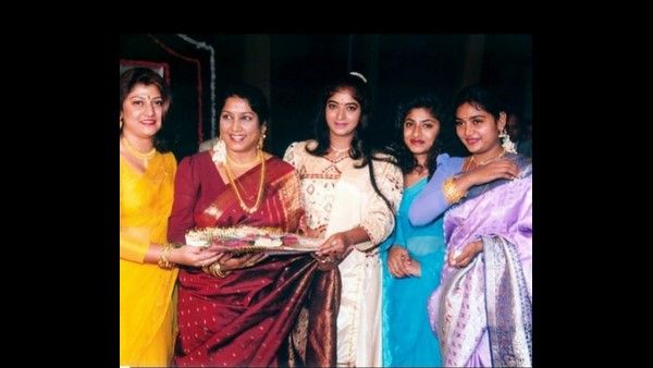 ಸ್ಯಾಂಡಲ್ ವುಡ್ ಸುಂದರಿಯರು; ಅಪರೂಪದ ಫೋಟೋ ಹಂಚಿಕೊಂಡ ಮಾಲಾಶ್ರೀ, ಶ್ರುತಿ