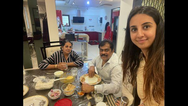 ನಟಿ ಸಂಜನಾ ಮನೆಗೆ ಭೇಟಿ ನೀಡಿದ ಖ್ಯಾತ ನಿರ್ಮಾಪಕ