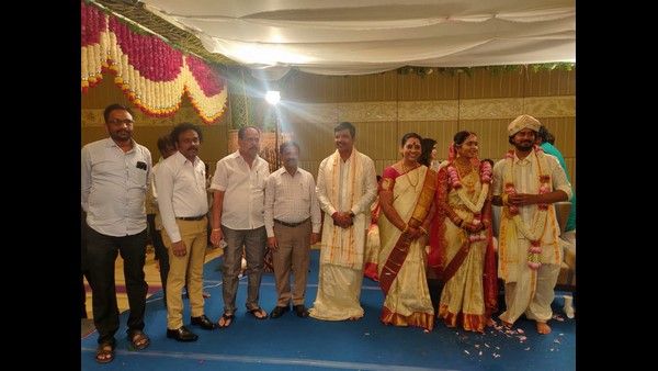 ದಾಂಪತ್ಯ ಜೀವನಕ್ಕೆ ಕಾಲಿಟ್ಟ ಎಸ್ ನಾರಾಯಣ್ ಪುತ್ರ: ಸಿಎಂ ಸೇರಿ ಗಣ್ಯರು ಭಾಗಿ