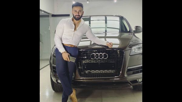 ರಾಬರ್ಟ್ ಸಕ್ಸಸ್: ಚಂದು ಗೌಡ ಮನೆಗೆ ಬಂತು ದುಬಾರಿ ಕಾರು