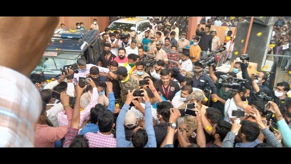 ಸಿನಿಮಾ ತಂಡಗಳಿಂದ ಕೊರೊನಾ ನಿಯಮ ಉಲ್ಲಂಘನೆ: ದಂಡ ವಿವರ ಕೇಳಿದ ಕೋರ್ಟ್