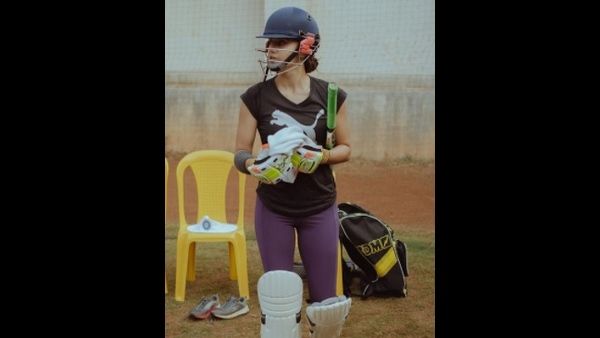 ಬ್ಯಾಟಿಂಗ್‌ಗೆ ಇಳಿದ ತಾಪ್ಸಿ: 'ಶಭಾಷ್' ಎಂದ ನೆಟ್ಟಿಗರು