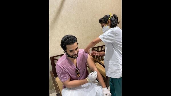 ಕೋವಿಡ್ ಲಸಿಕೆ ಹಾಕಿಸಿಕೊಂಡ ರೋರಿಂಗ್ ಸ್ಟಾರ್ ಶ್ರೀಮುರಳಿ