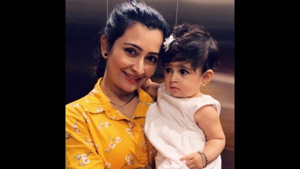 ವಿಡಿಯೋ: ಹೊಸ ಗೆಳತಿಗೆ ಹಾಯ್ ಹೇಳಿದ ಐರಾ, ಮಗಳ ಮುದ್ದಾಟ ಕಂಡು ನಕ್ಕ ರಾಧಿಕಾ