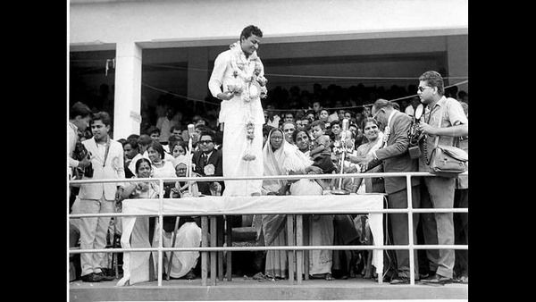 Video: ಅಣ್ಣಾವ್ರ ಅಪರೂಪದ ವಿಡಿಯೋ: 100ನೇ ಚಿತ್ರದ ಸಂಭ್ರಮದ ಝಲಕ್