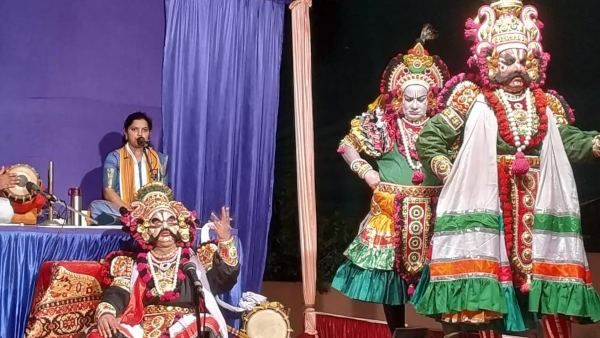 ರಂಗಸ್ಥಳದಲ್ಲೇ ಕುಸಿದು ಬಿದ್ದ ಯಕ್ಷಗಾನ ಕಲಾವಿದ: ವಿಡಿಯೋ ವೈರಲ್
